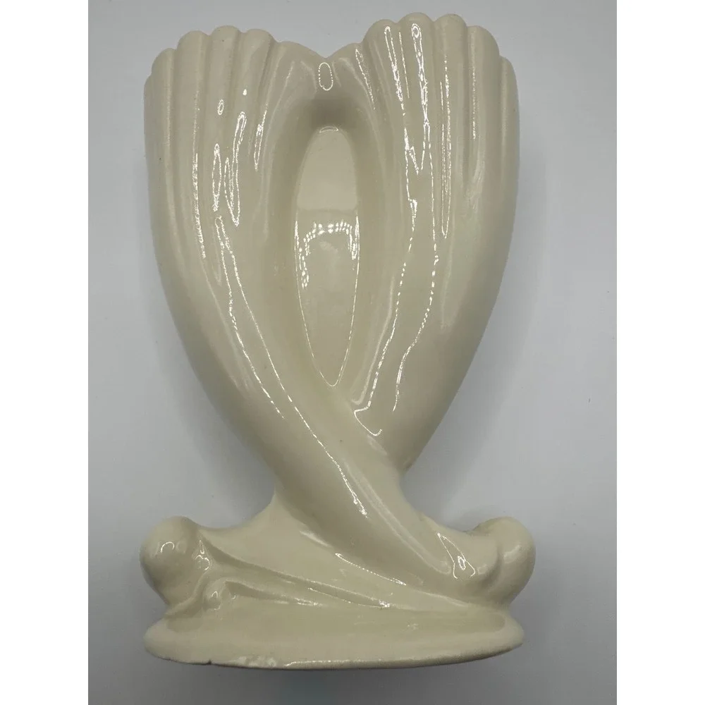Vintage Camark Pottery Fan Vase Cream Art Deco Ribbed Wishbone Made in USA 6.5in